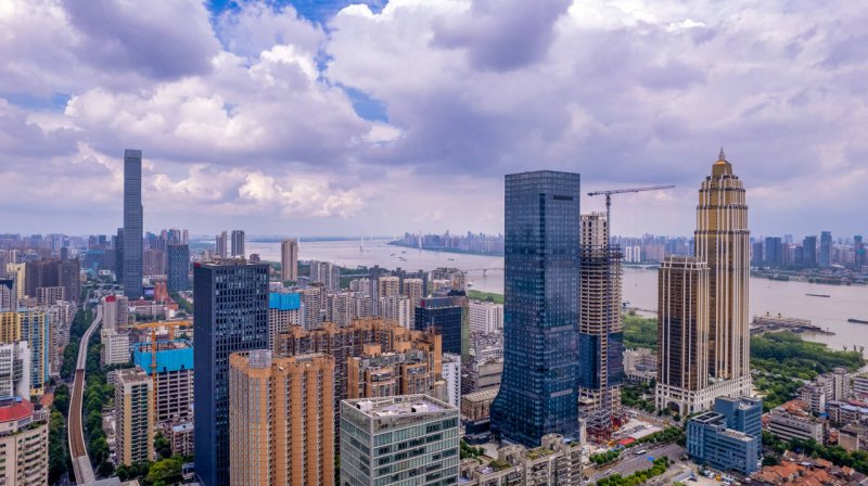竖屏Vlog｜啥？新华社记者跟机器人打起来了？